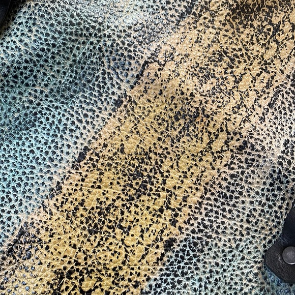 Tandy Leather handmade small crossbody blue yellow green black snap adjustable - Picture 7 of 15